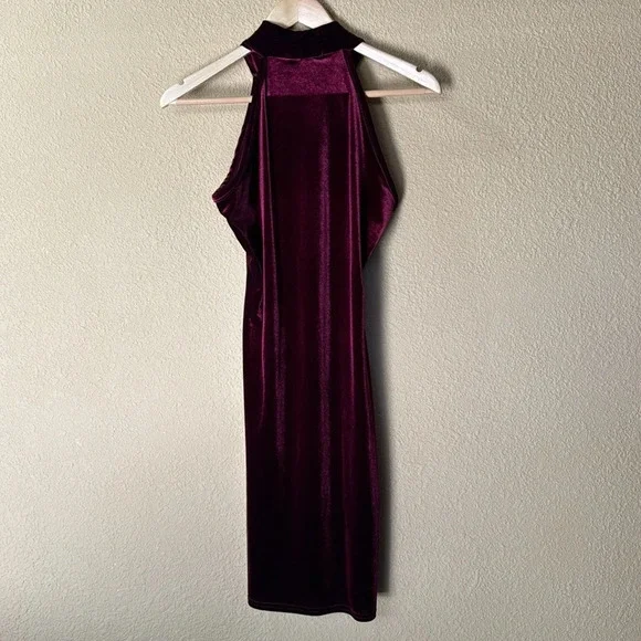 Missguided - Velvet Halterneck Bodycon Dress Burgundy. 6 - Picture 6 of 8
